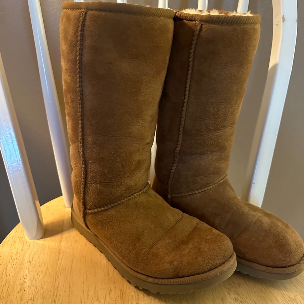 Tall UGG boot women’s size 6 WORN